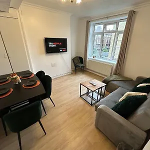 Chic 3 Bedroom Flat Ontower Bridge Apartment